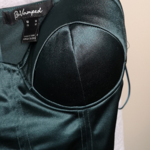 Green satin dress - Picture 2 of 2